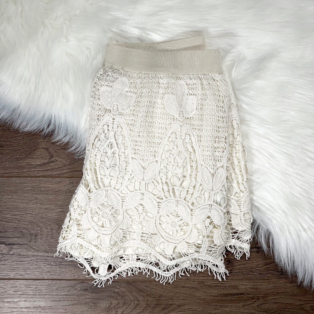 AE | High-Rise Crochet Scalloped Hem Short